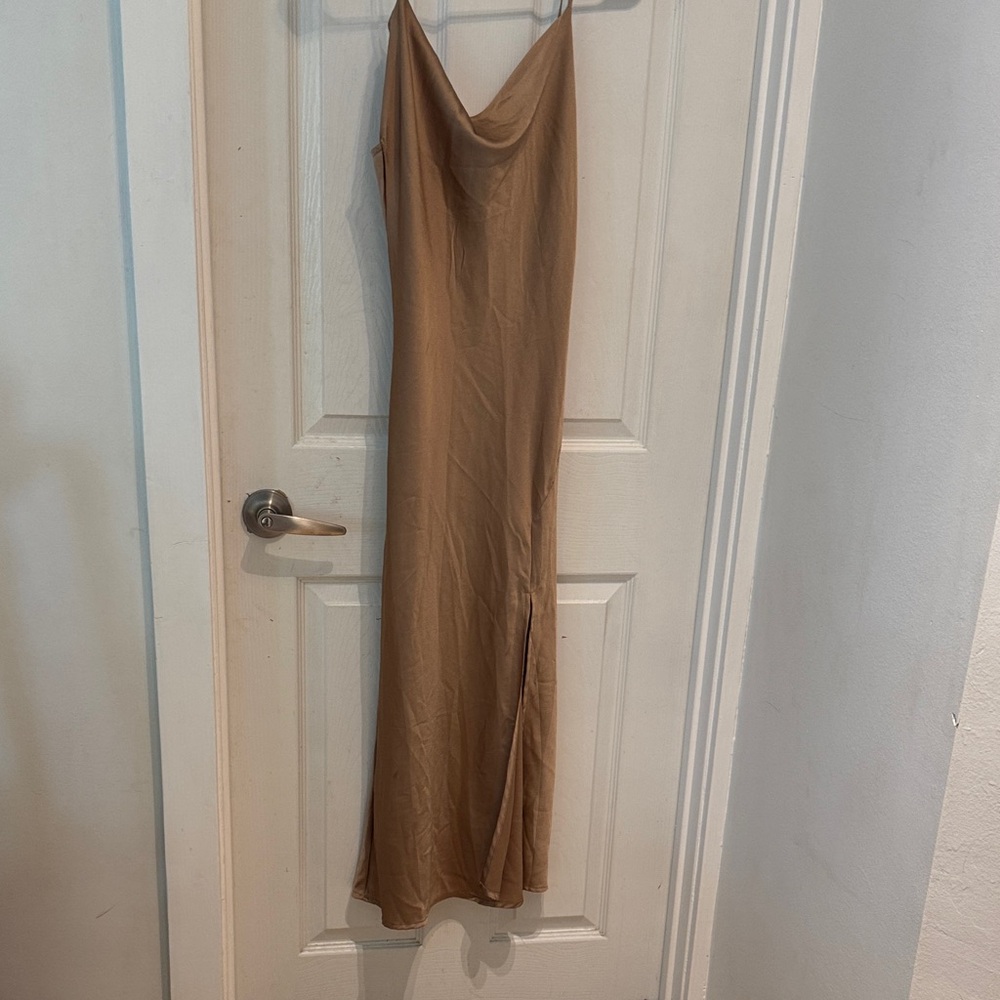 Chic Strapless Tan Dress